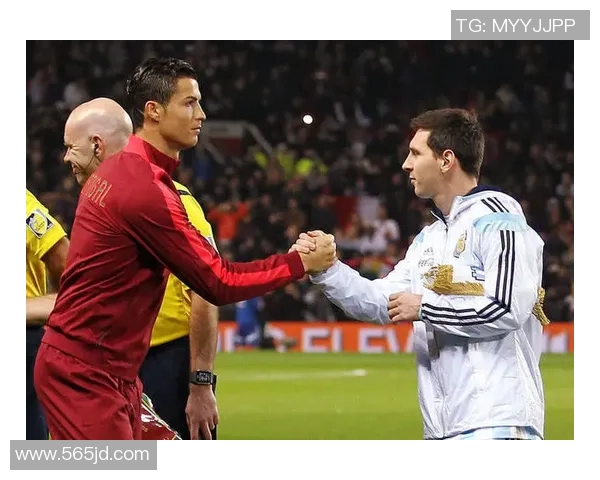 足球球星卡大改造:当梅西变身厨神,C罗化身超级英雄,球场之外的奇幻冒险